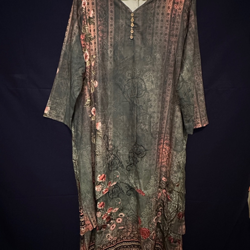 Elegant Gray and Pink Floral Kaftan